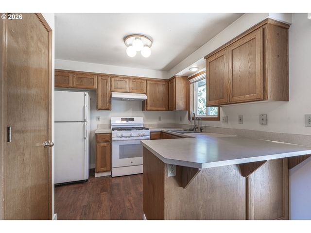 219 E MISSION Dr, Newberg, OR 97132
