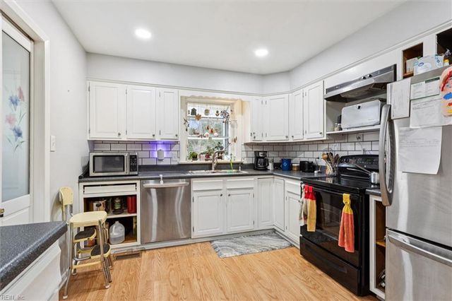 59 Woods LN, Hampton, VA 23666