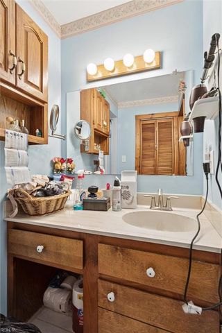 59 Woods LN, Hampton, VA 23666