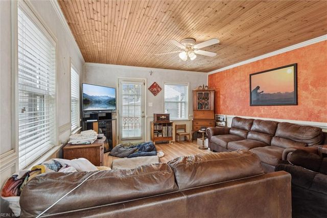 59 Woods LN, Hampton, VA 23666