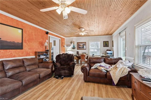 59 Woods LN, Hampton, VA 23666