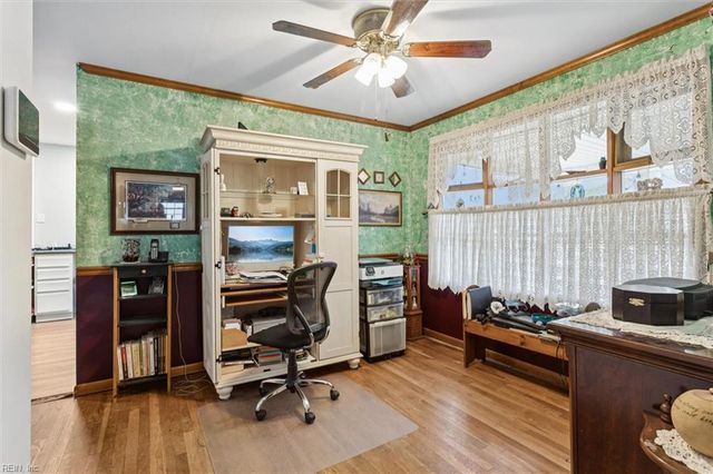 59 Woods LN, Hampton, VA 23666