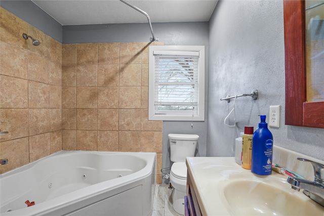 3225 Easton Boulevard, Des Moines, IA 50317