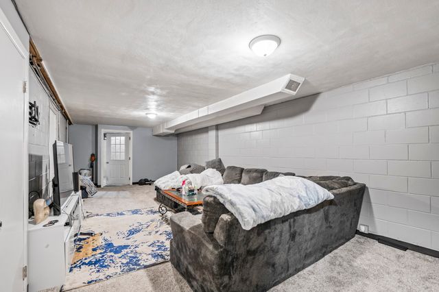 3225 Easton Boulevard, Des Moines, IA 50317