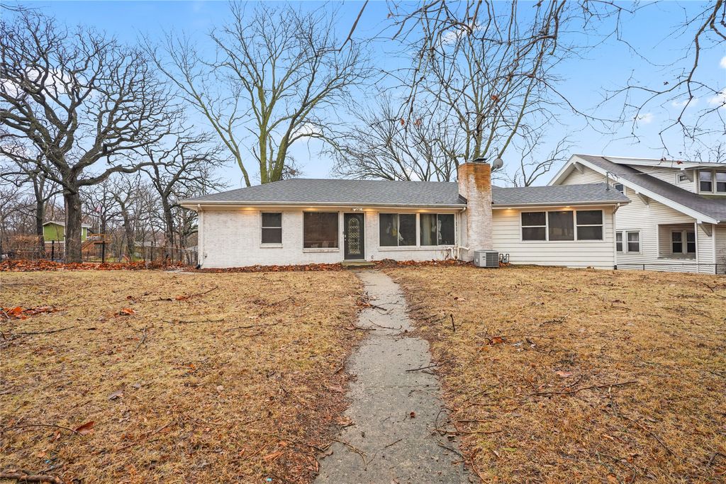 3225 Easton Boulevard, Des Moines, IA 50317