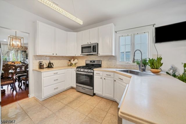 30 Benjamin St, Franklin Twp., NJ 08873