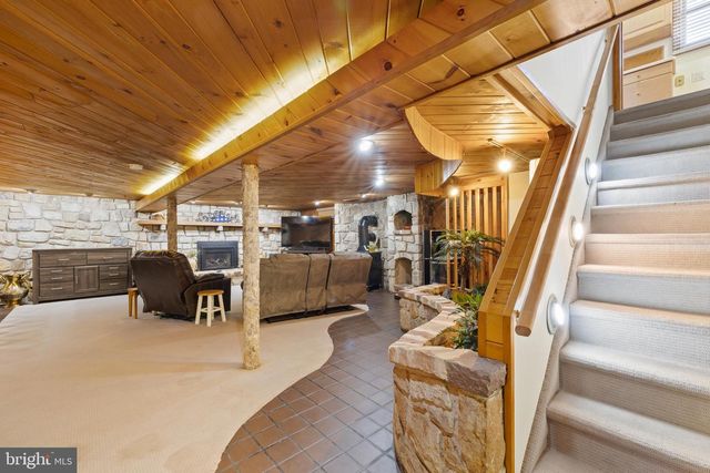 2563 SHELLY RD, Harleysville, PA 19438