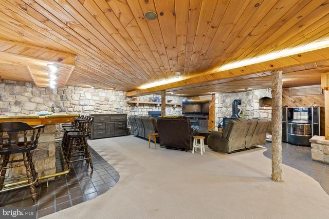 2563 SHELLY RD, Harleysville, PA 19438