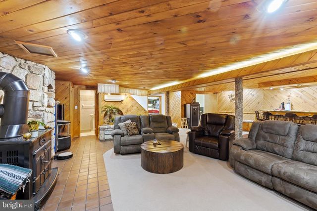 2563 SHELLY RD, Harleysville, PA 19438