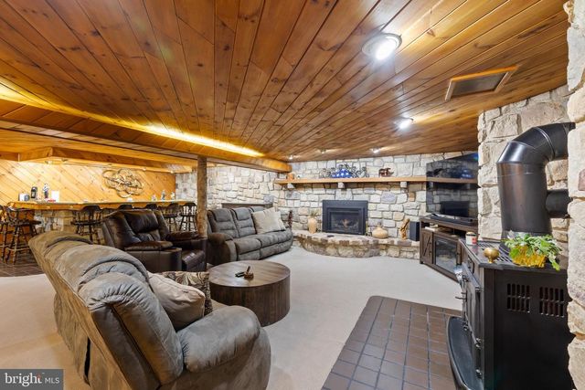 2563 SHELLY RD, Harleysville, PA 19438