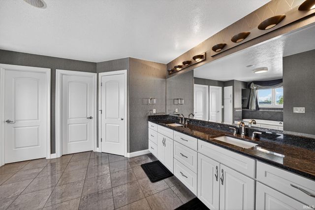 14259 Meridian Crossing, Granger, IN 46530