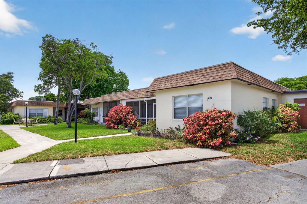 2004 SW Natura Boulevard D, Deerfield Beach, FL 33441