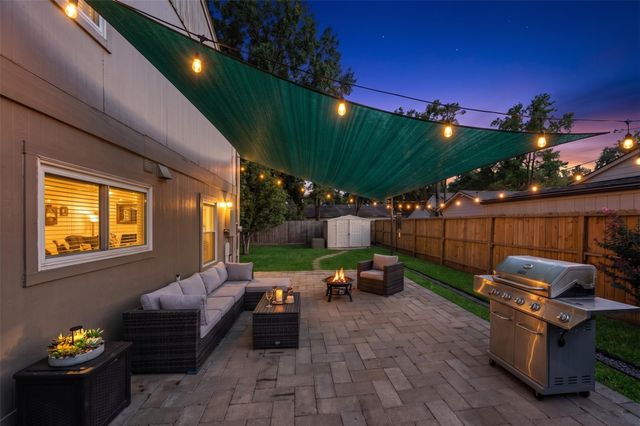 3223 Holly Green Drive, Kingwood, TX 77339