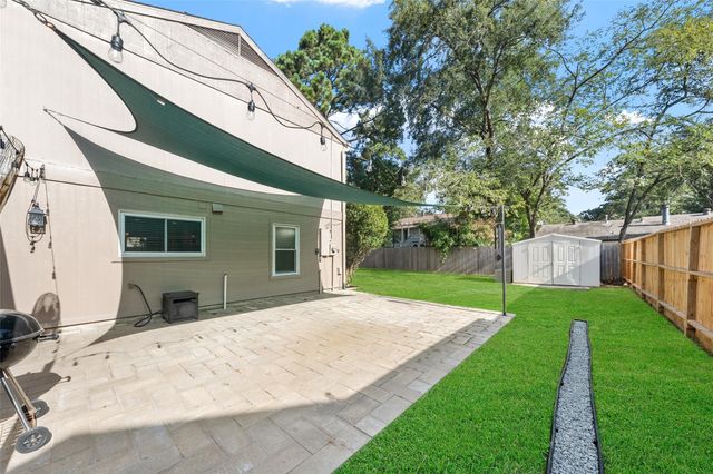 3223 Holly Green Drive, Kingwood, TX 77339