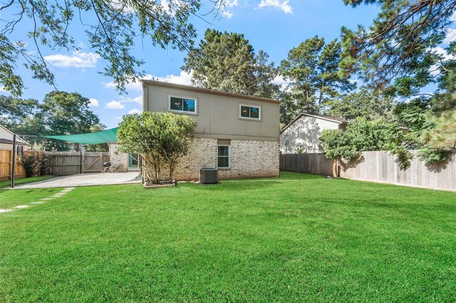3223 Holly Green Drive, Kingwood, TX 77339