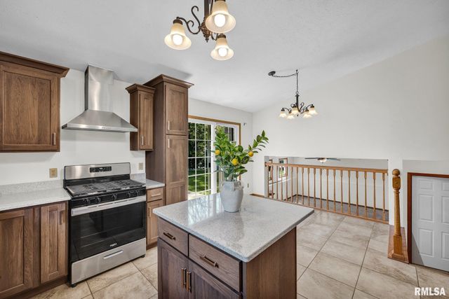 10514 N SCHOPP Lane, Peoria, IL 61615