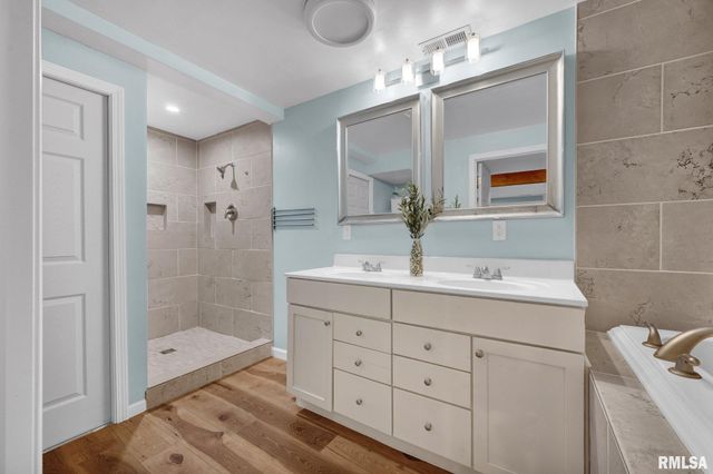 10514 N SCHOPP Lane, Peoria, IL 61615
