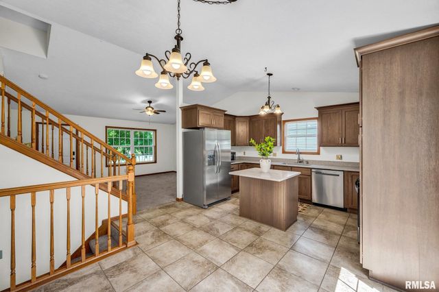 10514 N SCHOPP Lane, Peoria, IL 61615