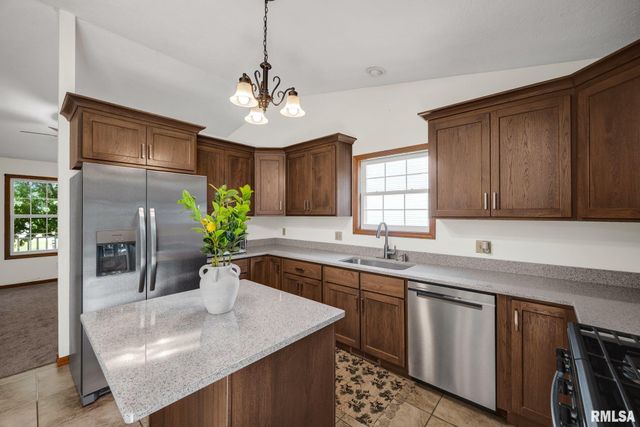 10514 N SCHOPP Lane, Peoria, IL 61615
