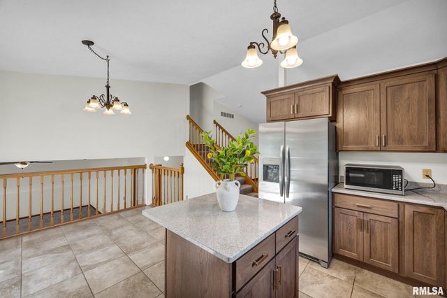 10514 N SCHOPP Lane, Peoria, IL 61615