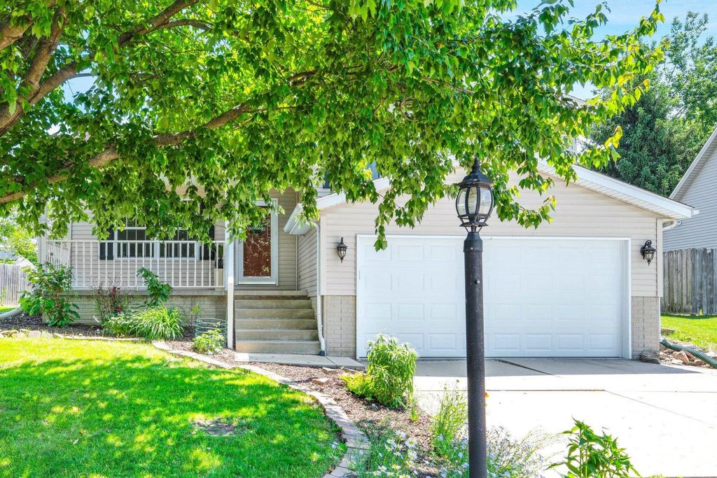 10514 N SCHOPP Lane, Peoria, IL 61615