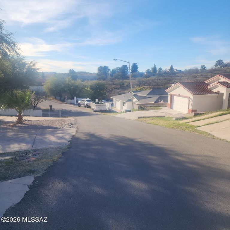 Image 2 of property listing at 829 E Calle Esplendor, Nogales, AZ 85621
