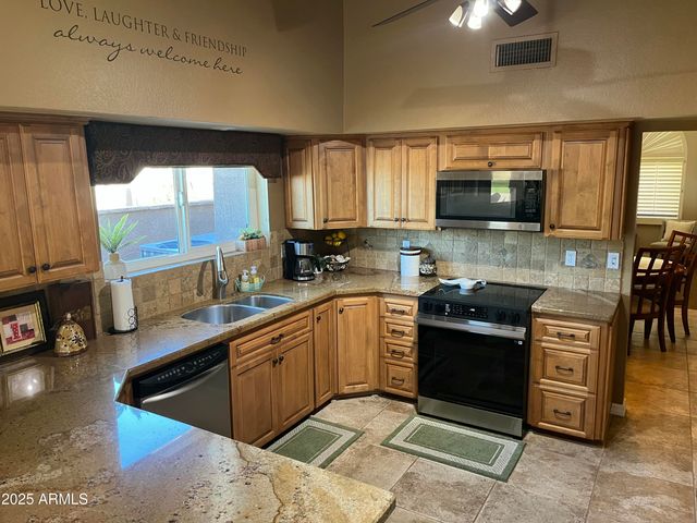 586 W CASA GRANDE LAKES Boulevard N, Casa Grande, AZ 85122