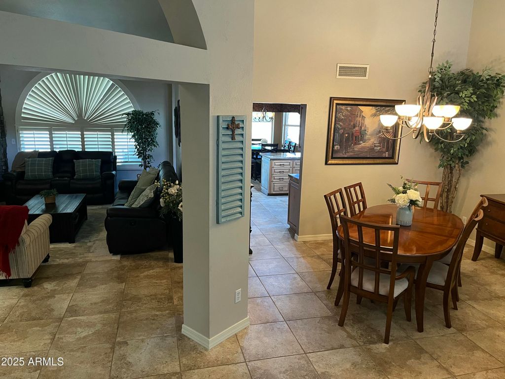 Image 14 of property listing at 586 W CASA GRANDE LAKES Boulevard N, Casa Grande, AZ 85122