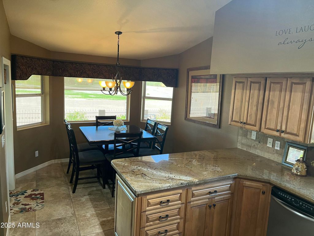 Image 23 of property listing at 586 W CASA GRANDE LAKES Boulevard N, Casa Grande, AZ 85122