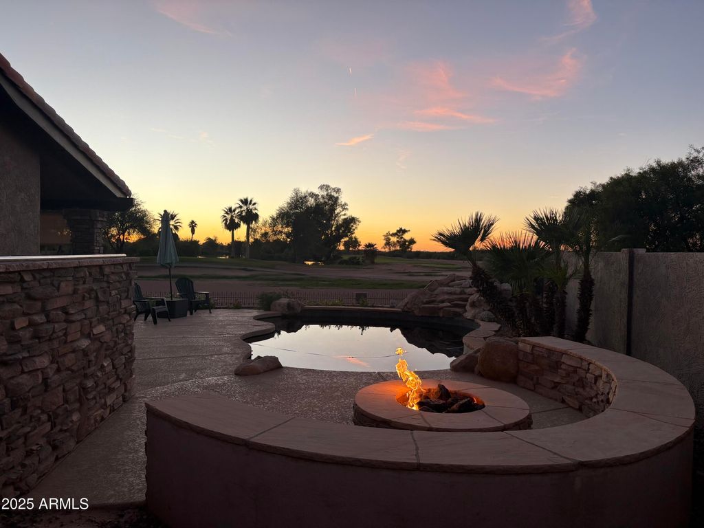 Image 4 of property listing at 586 W CASA GRANDE LAKES Boulevard N, Casa Grande, AZ 85122