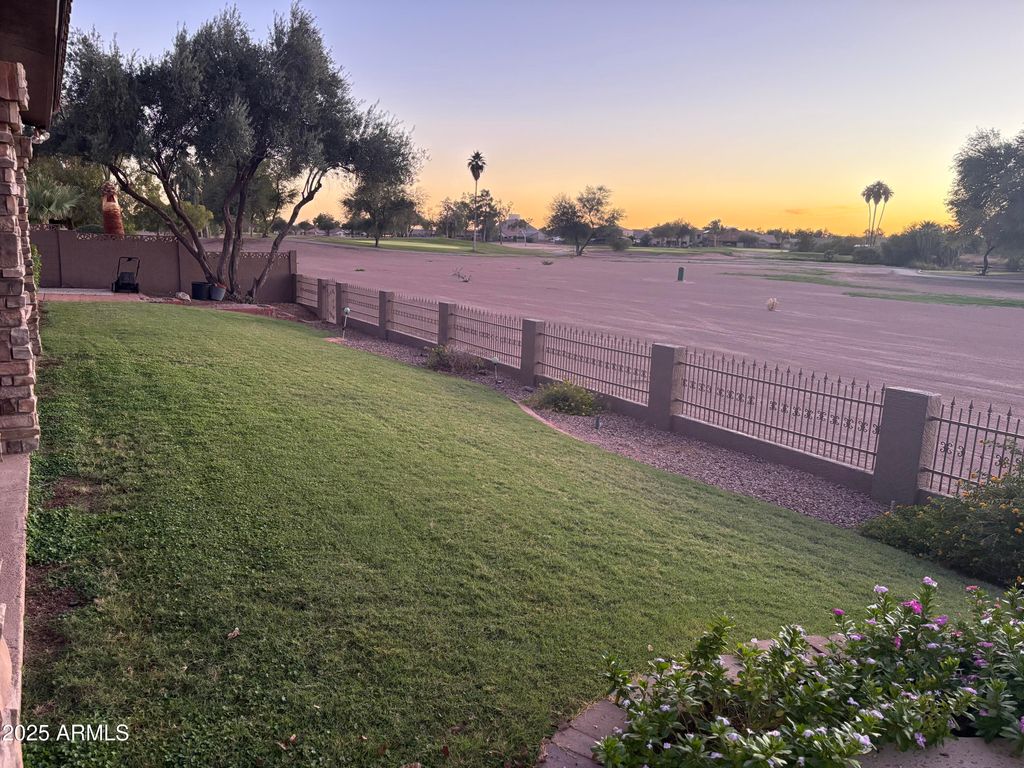 Image 5 of property listing at 586 W CASA GRANDE LAKES Boulevard N, Casa Grande, AZ 85122