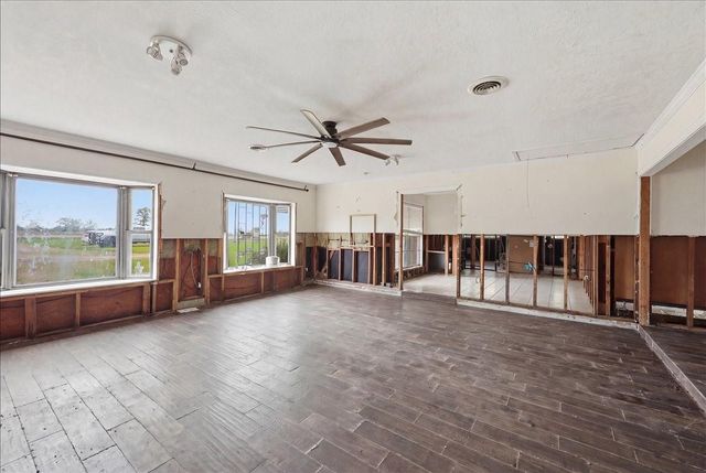 21344 Highway 73, Hamshire, TX 77622