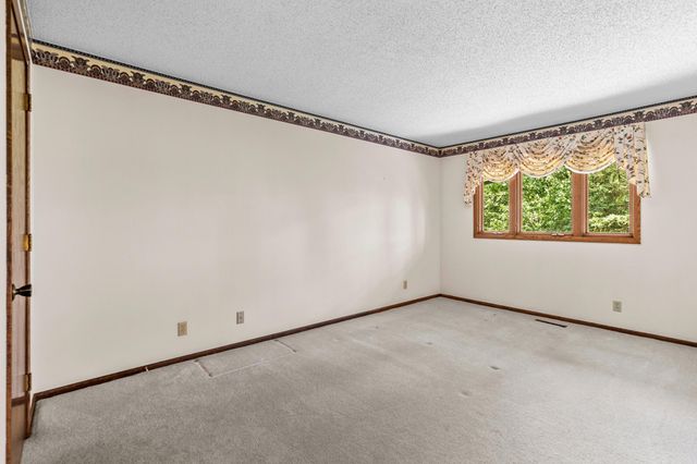 1289 Bridle Path Court, White Bear Lake, MN 55110