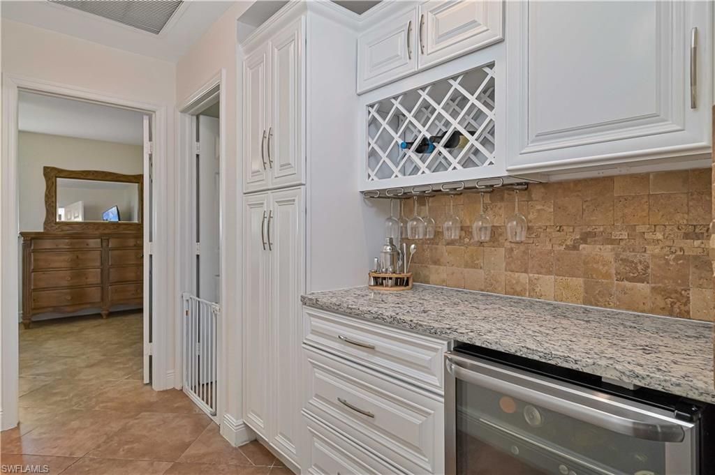 Image 15 of property listing at 313 SE 3rd ST, Cape Coral, FL 33990