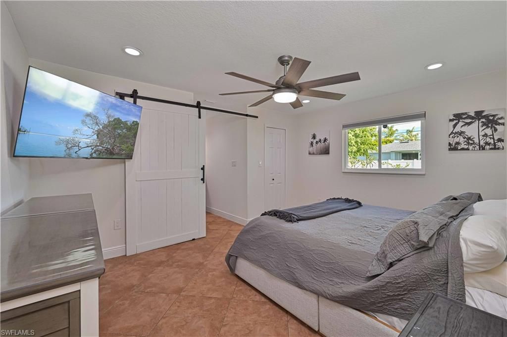 Image 17 of property listing at 313 SE 3rd ST, Cape Coral, FL 33990