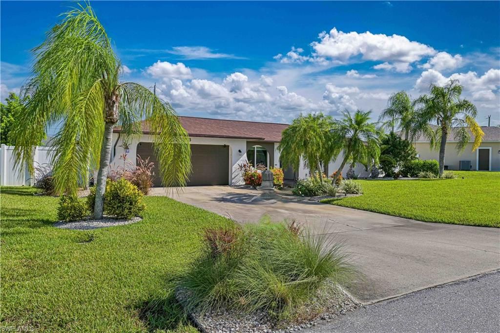 Image 27 of property listing at 313 SE 3rd ST, Cape Coral, FL 33990