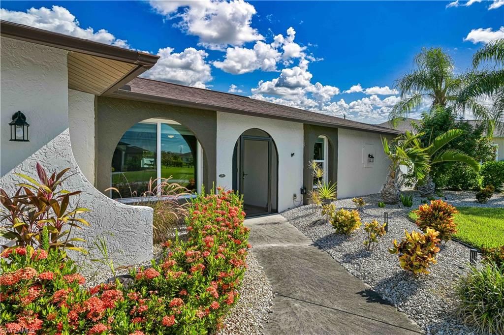 Image 30 of property listing at 313 SE 3rd ST, Cape Coral, FL 33990