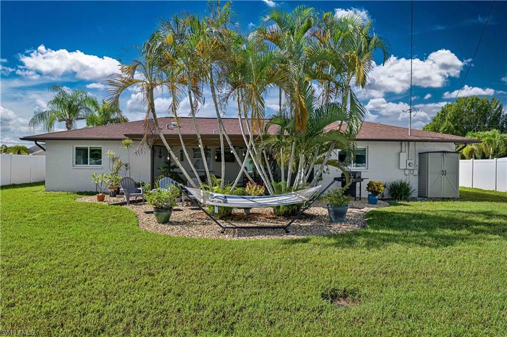 Image 6 of property listing at 313 SE 3rd ST, Cape Coral, FL 33990