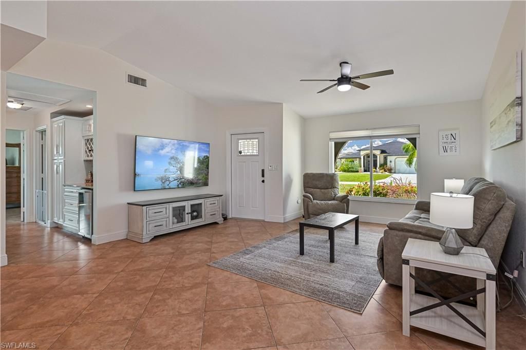 Image 9 of property listing at 313 SE 3rd ST, Cape Coral, FL 33990