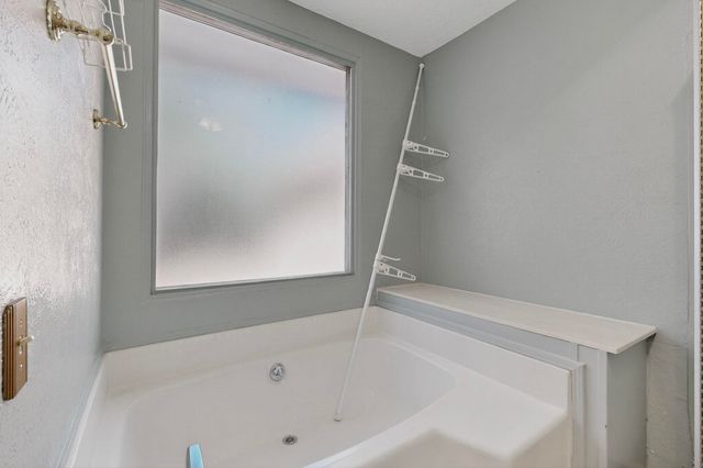 36 Mockingbird Drive, Tijeras, NM 87059