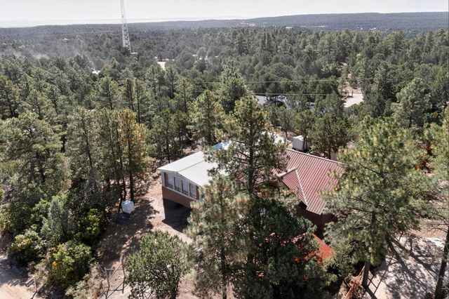 36 Mockingbird Drive, Tijeras, NM 87059