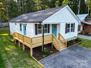 176 Pisgah Drive, Brevard, NC 28712