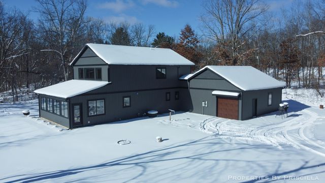 3008 E Upper Field Trail, Newaygo, MI 49337