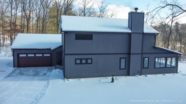 3008 E Upper Field Trail, Newaygo, MI 49337