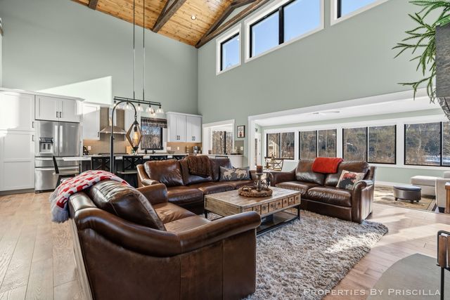 3008 E Upper Field Trail, Newaygo, MI 49337