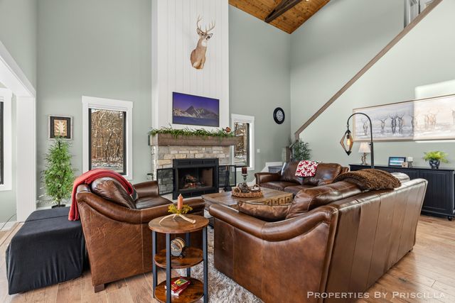 3008 E Upper Field Trail, Newaygo, MI 49337