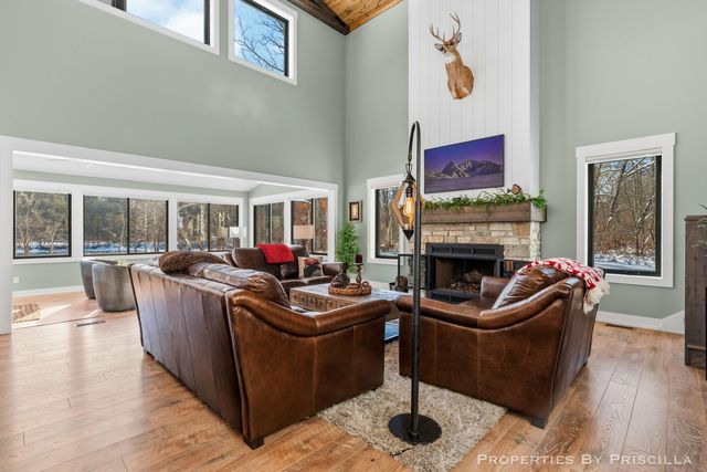 3008 E Upper Field Trail, Newaygo, MI 49337