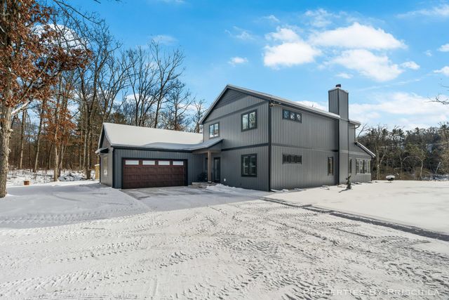 3008 E Upper Field Trail, Newaygo, MI 49337