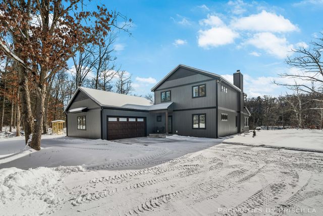 3008 E Upper Field Trail, Newaygo, MI 49337