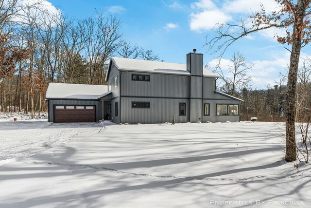 3008 E Upper Field Trail, Newaygo, MI 49337